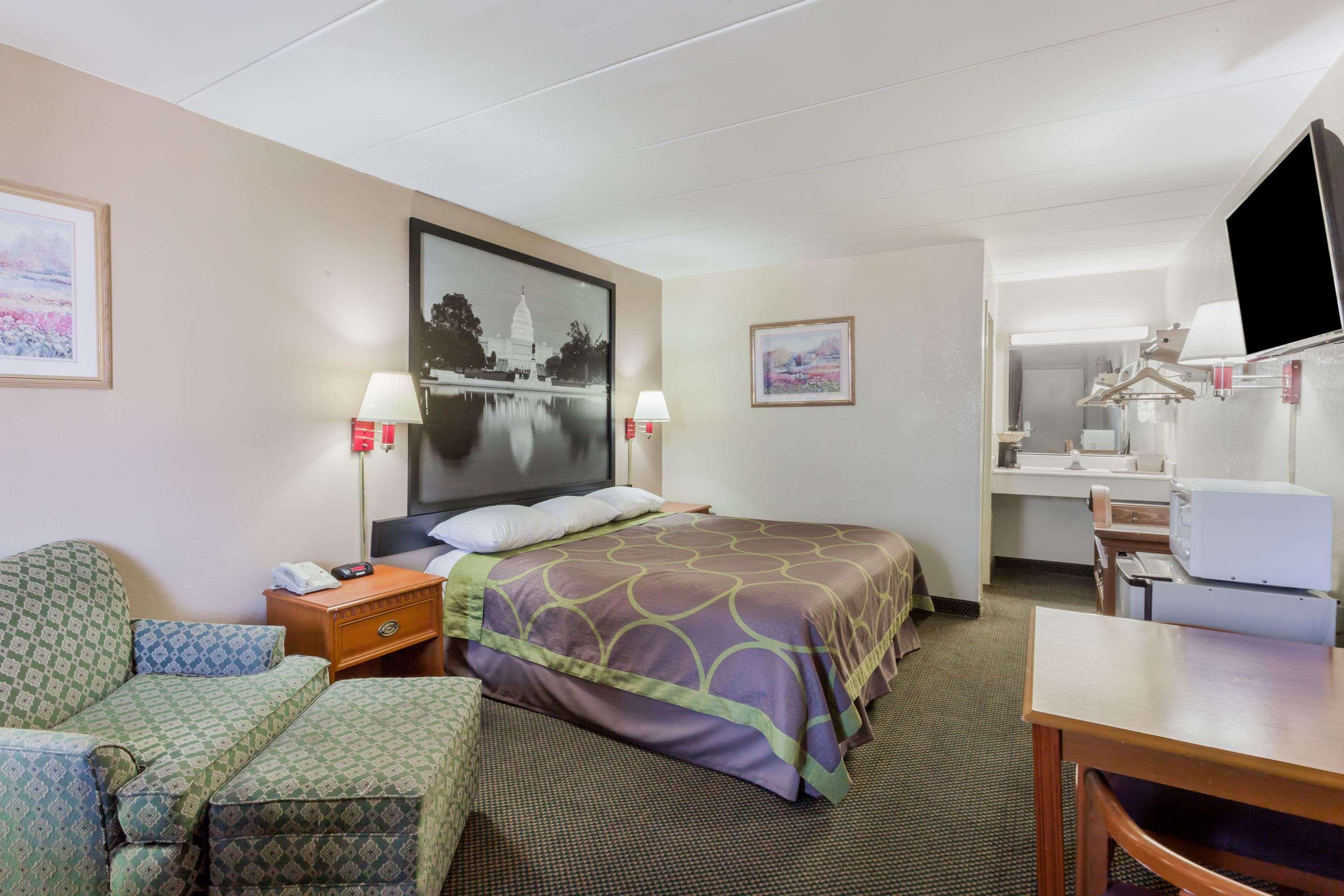 Super 8 By Wyndham Manassas Hotel Exterior foto