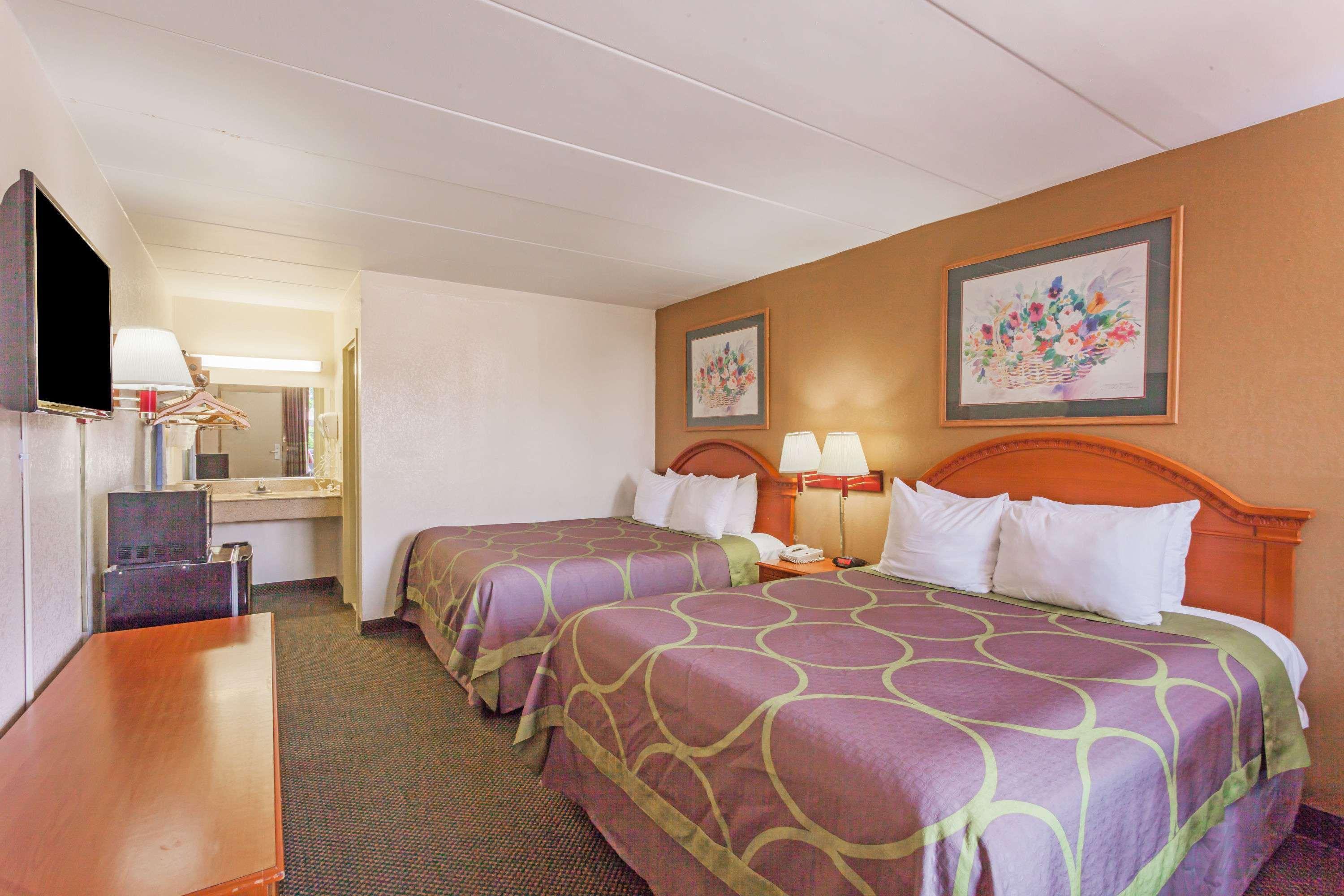 Super 8 By Wyndham Manassas Hotel Exterior foto