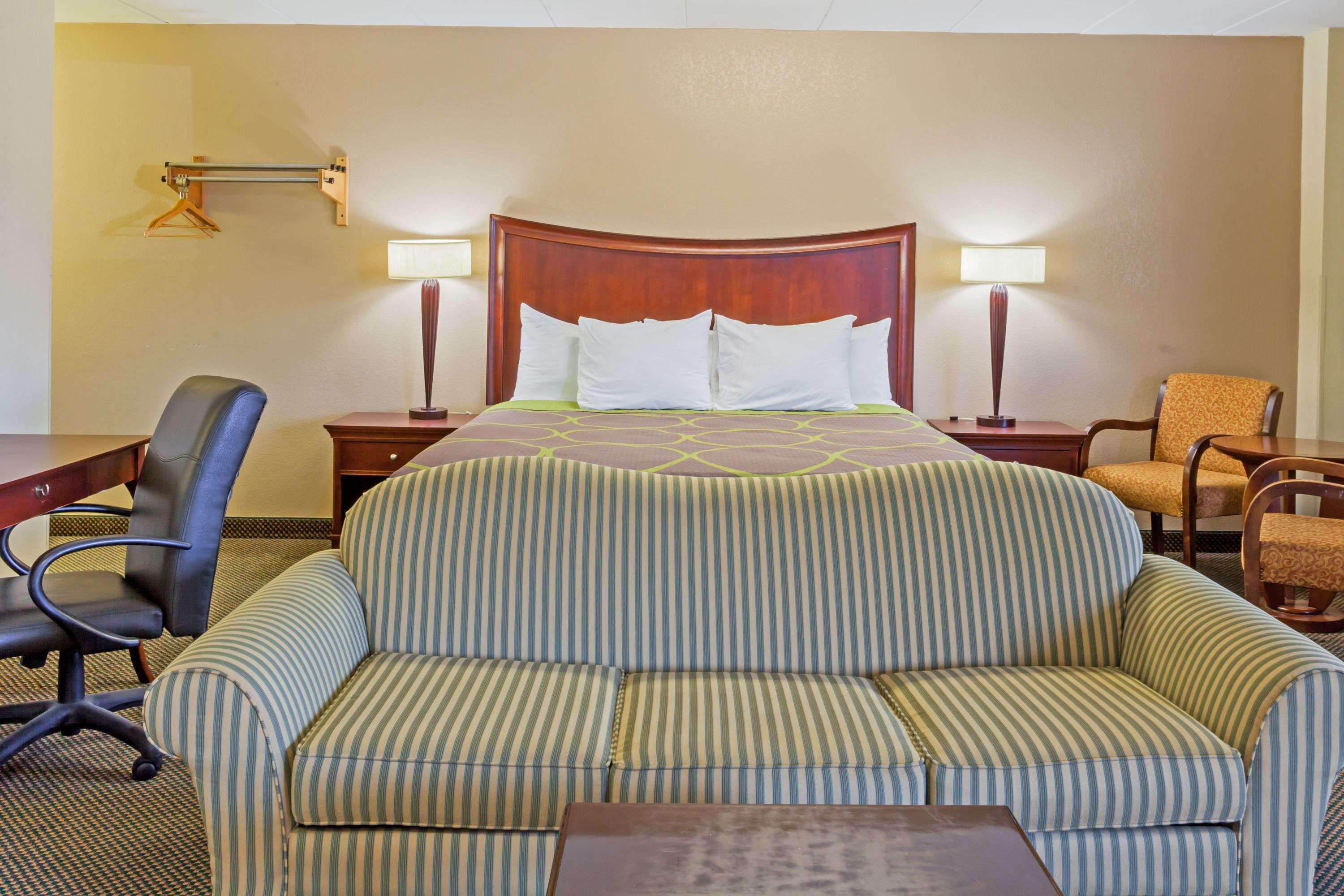 Super 8 By Wyndham Manassas Hotel Exterior foto