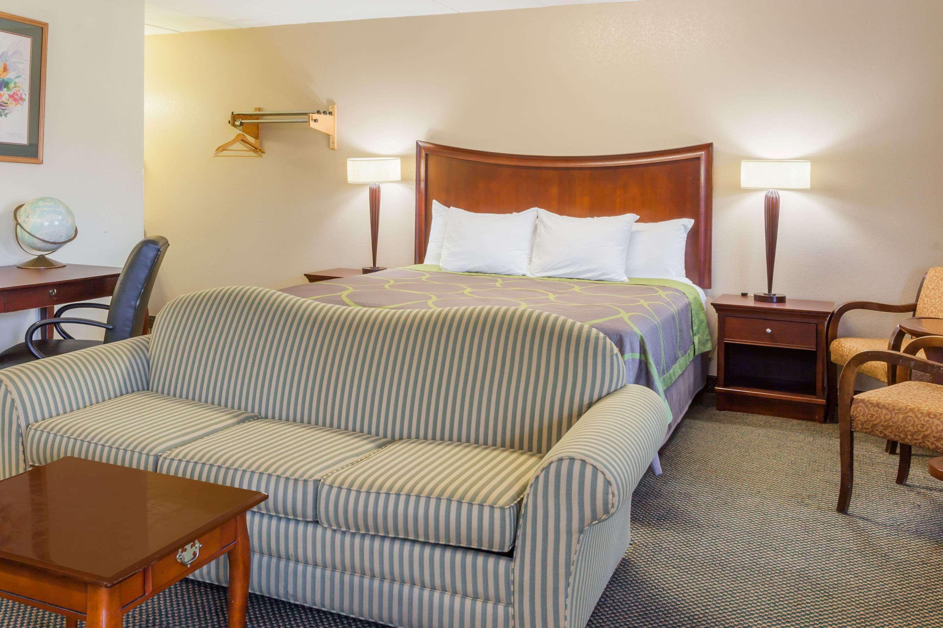 Super 8 By Wyndham Manassas Hotel Exterior foto