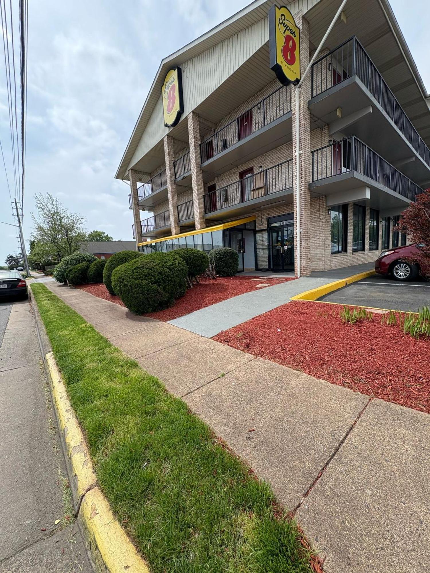 Super 8 By Wyndham Manassas Hotel Exterior foto